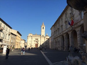 piazza-arringo-e-palazzo-comunale