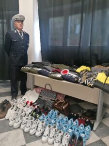 La merce sequestrata dalla polizia locale di Ascoli