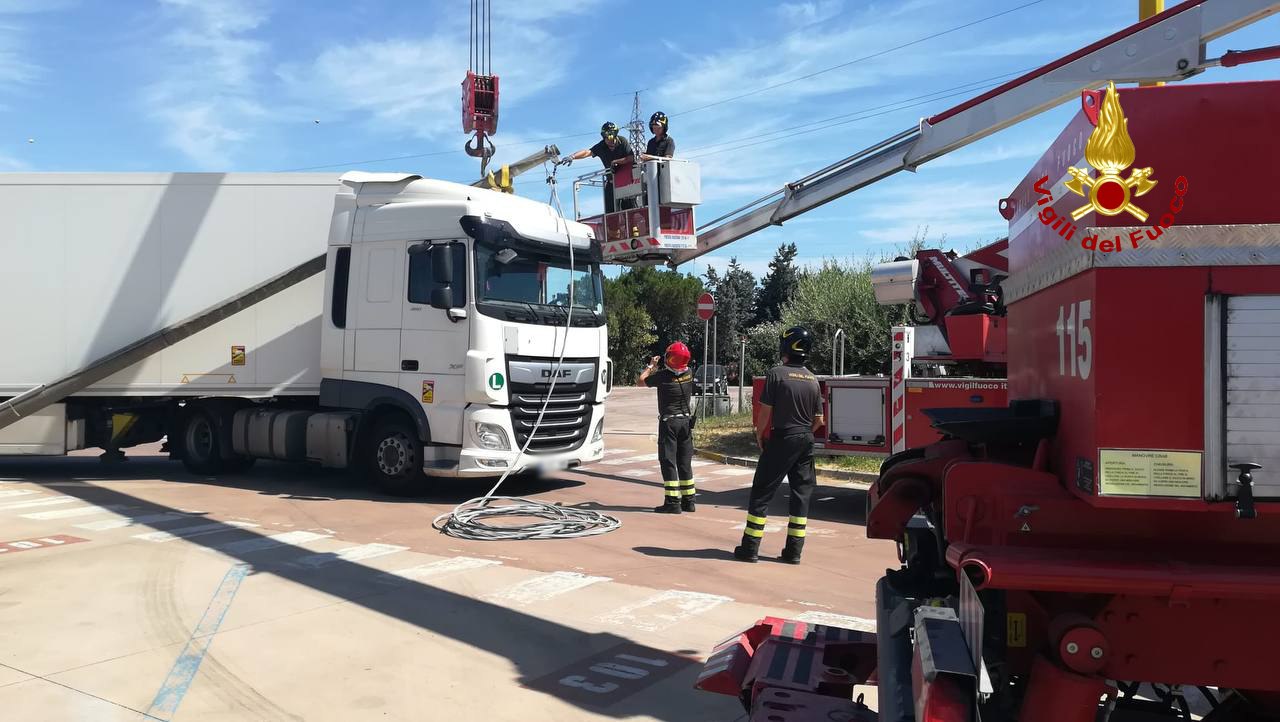 Tir contro palo a Monteprandone