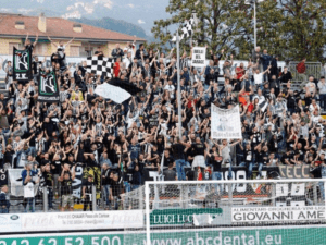 Tifosi a chiavari