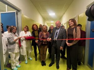 Taglio del nastro laboratorio analisi ospedale Mazzoni