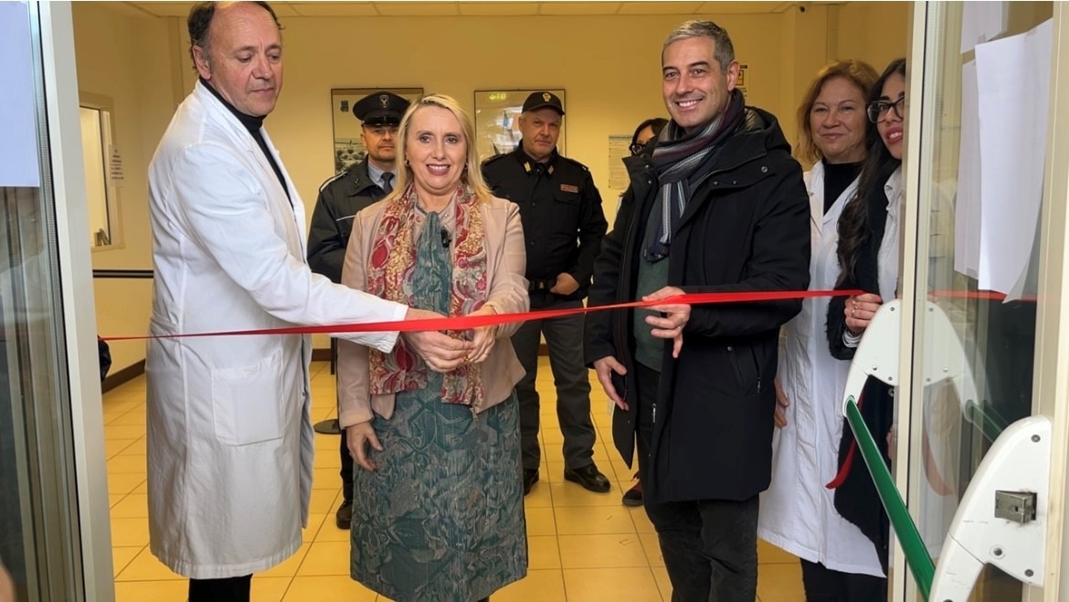 Taglio del nastro farmacia ospedale Sbt