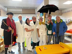 Il Carnevale di Ascoli in visita al reparto di Pediatria del Mazzoni